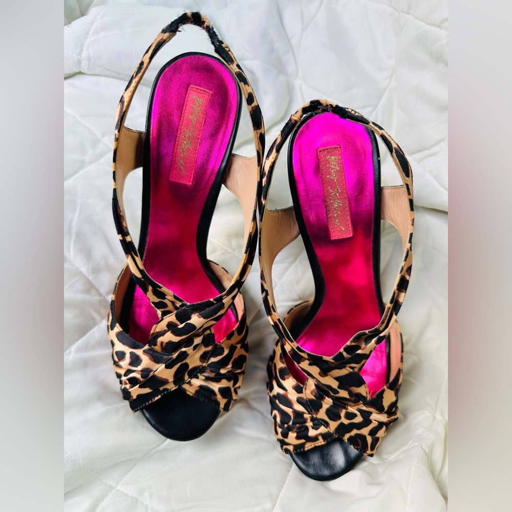 Betsy Johnson Satin Style Leopard Heels Slip On  Twist Front Size 9.5 9 1/2